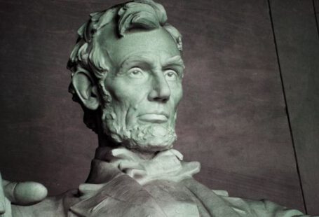 Lincoln - Abraham Lincoln Statue